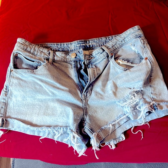 Size 15 shorts by the brand No Boundaries - Picture 1 of 2